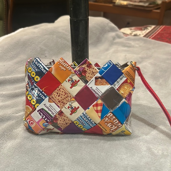 Nahui Ollin folded magazine paper wristlet bag - Picture 1 of 4